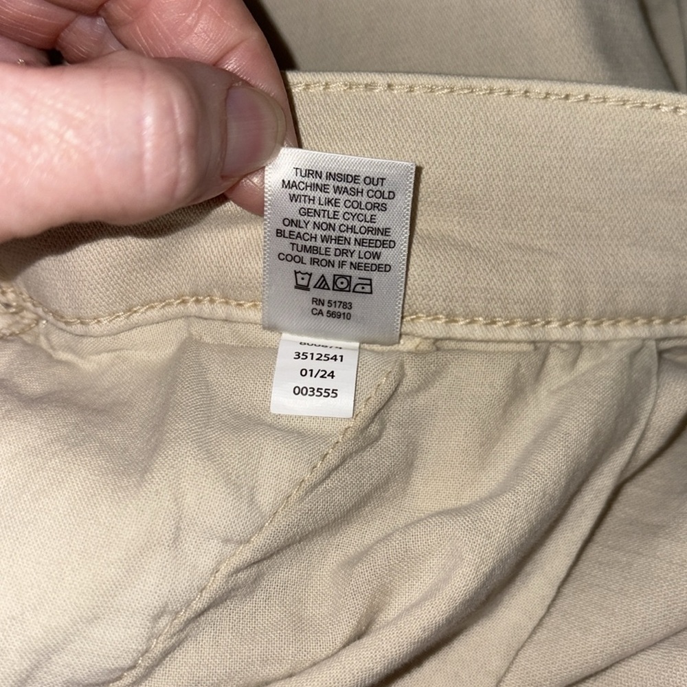 Maurices shorts button/zip close pockets stretchy in back pleated size 14 NWOT - Picture 9 of 9